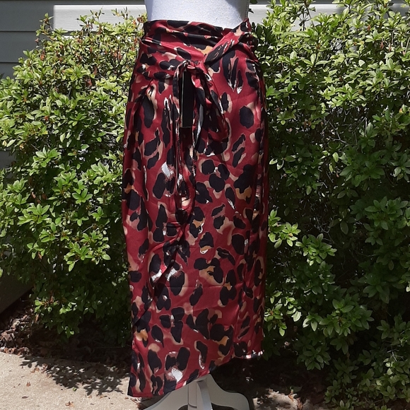 Leopard Print Wrap Skirt - Picture 5 of 6